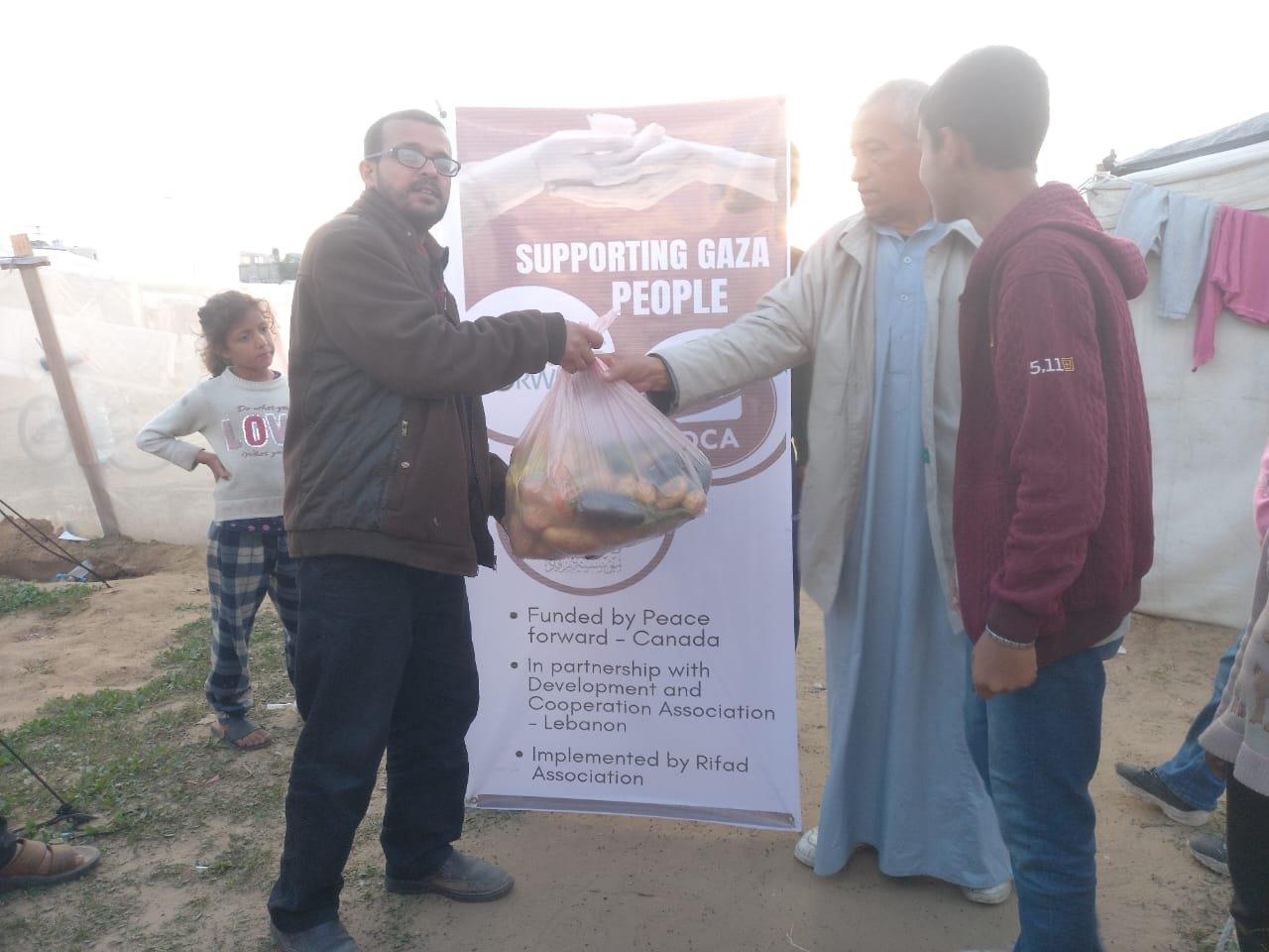 Man distributing food to people in gaza