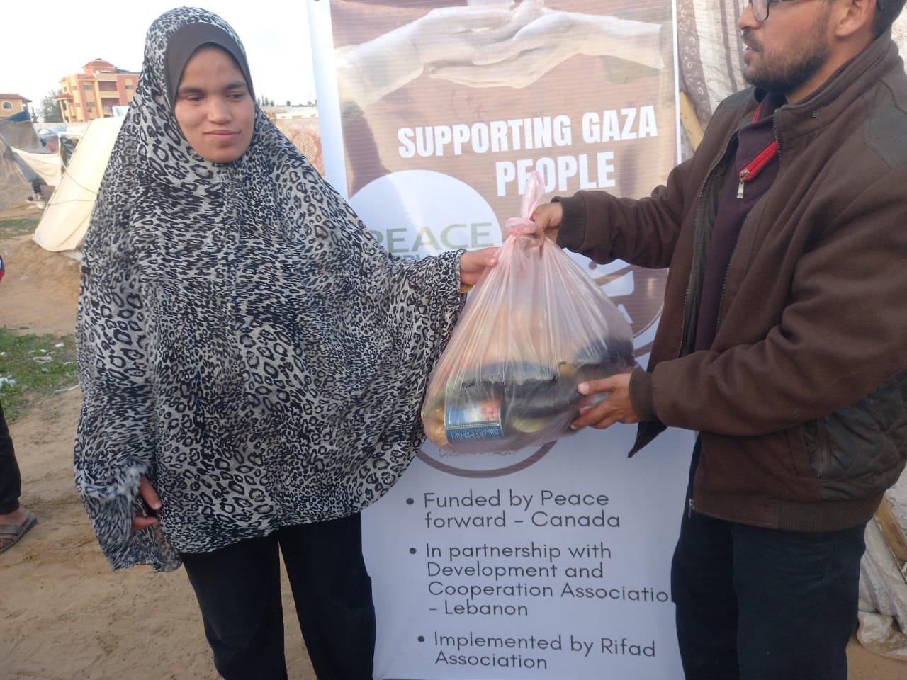 Man distributing food to people in gaza