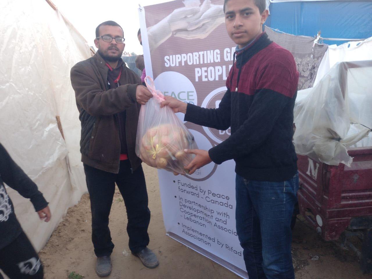 Man distributing food to people in gaza