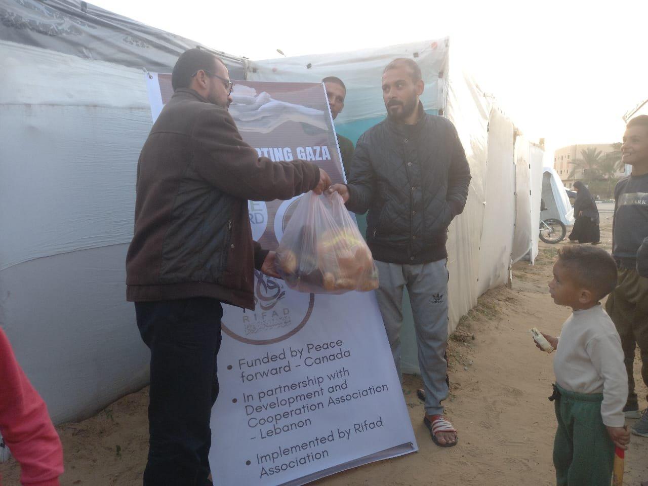 Man distributing food to people in gaza